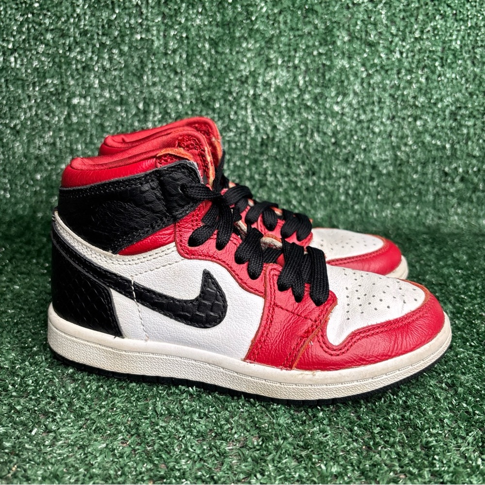 Nike Air Jordan Retro High OG PS Satin Snakeskin Chicago CU0449 601 Size 12C